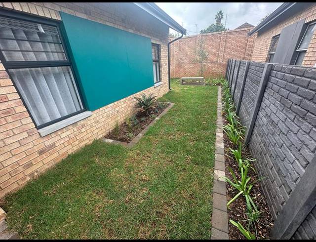 3 BEDROOM TOWNHOUSE FOR SALE IN AMBERFIELD